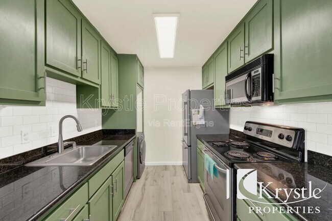 Building Photo - 900 Cambridge Dr