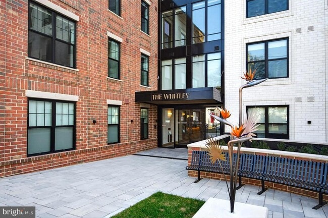 Building Photo - 811 S Columbus St