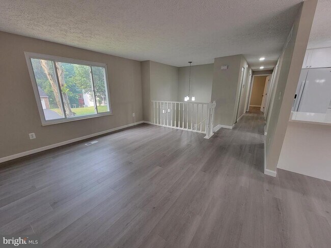 Building Photo - 7598 Springfield Hills Dr