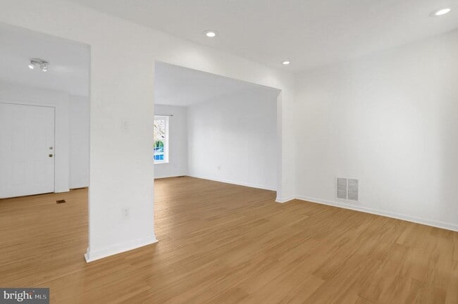 Building Photo - 9911 Whitewater Dr