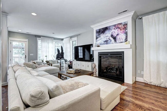 Building Photo - Beautiful Luxury Home Available in Boulder