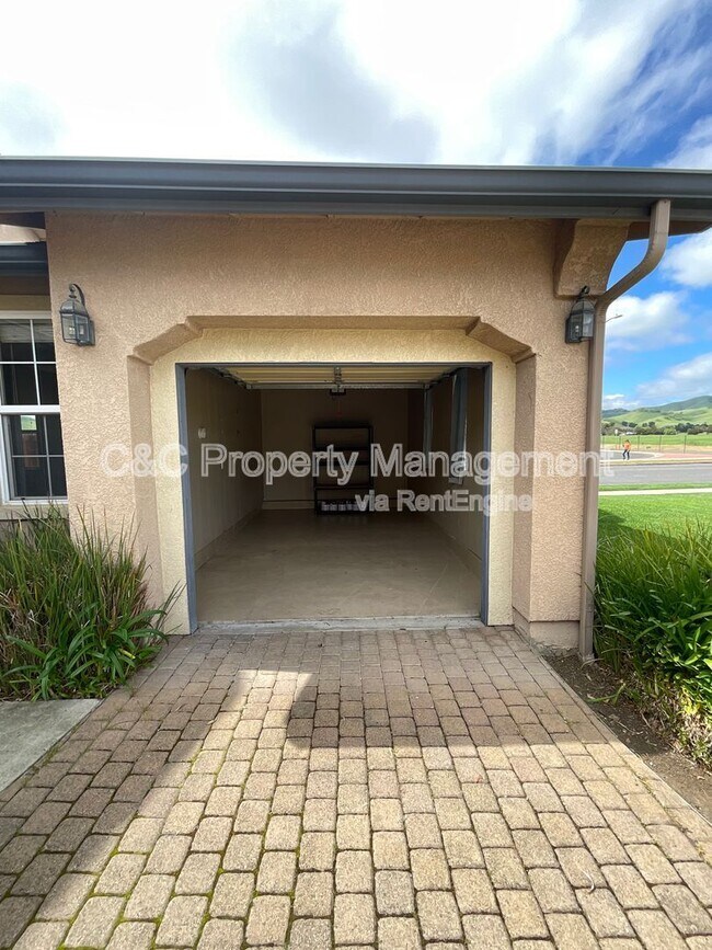 Building Photo - 1180 Pueblo Ct