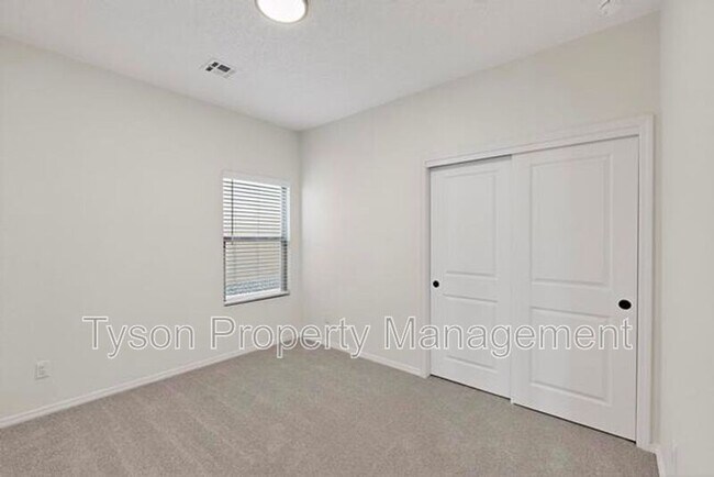 Building Photo - 6618 Sydney Drive NE