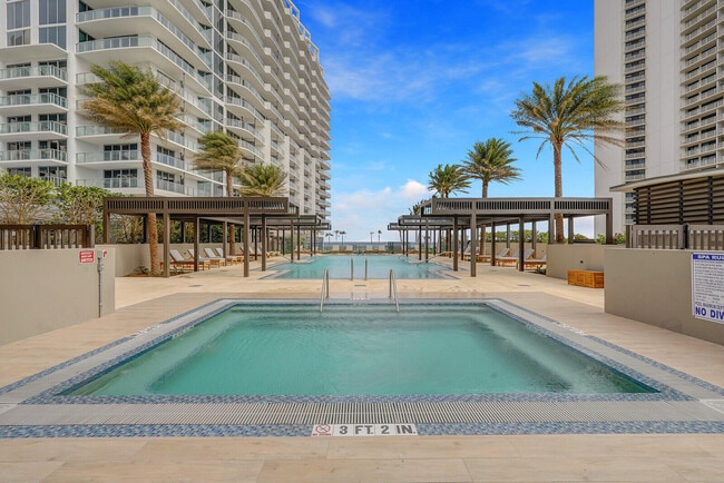 Building Photo - 3100 N Ocean Dr