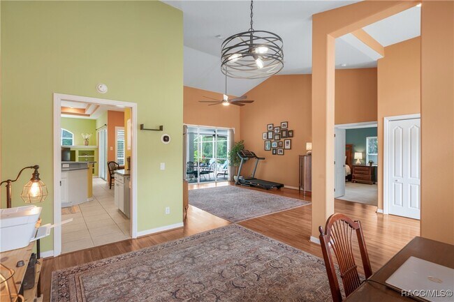 Building Photo - 5 Primula Ct W