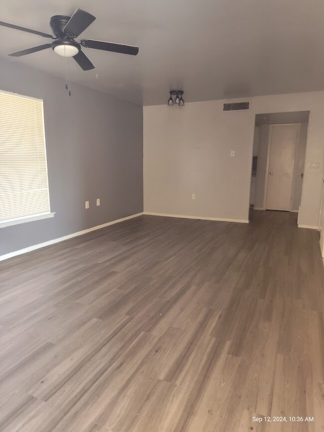 Building Photo - 7404 Hanzi Dr