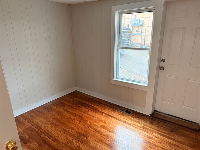 Building Photo - 30 Rockland St