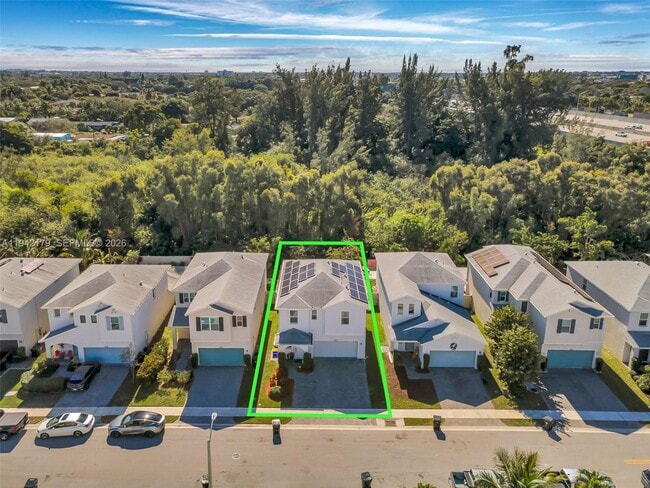 Building Photo - 1827 Lake Cove Dr