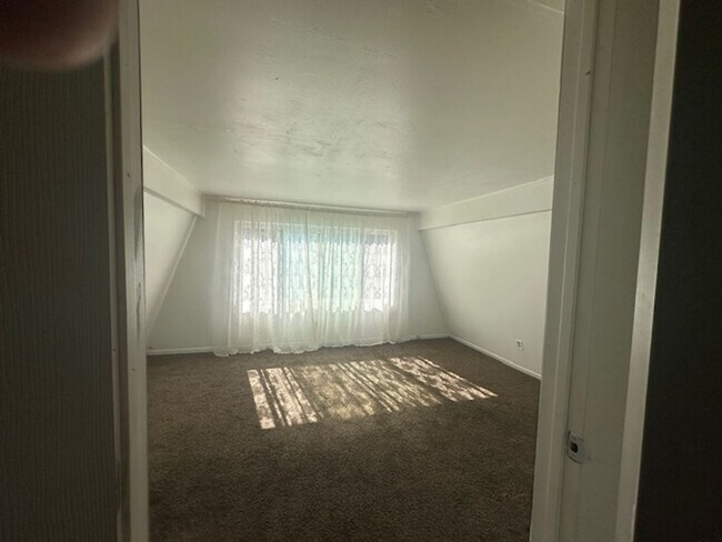 Building Photo - 482 Zuger Ct