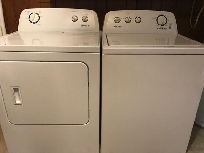 Building Photo - 1304 W Sunset Dr