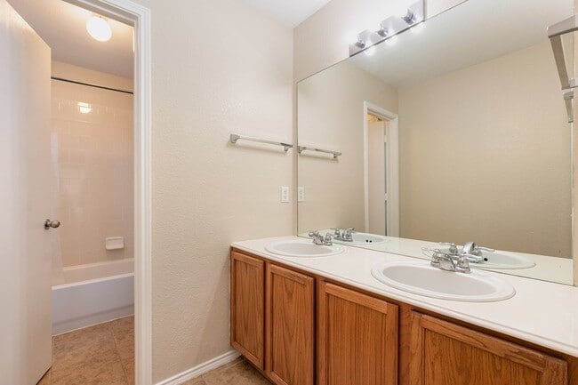 Building Photo - 4415 Falcon Dr