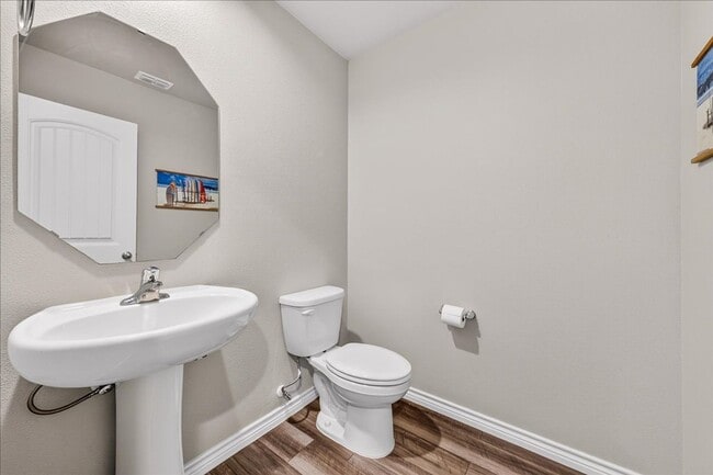 Building Photo - 8133 Cattlemen Dr