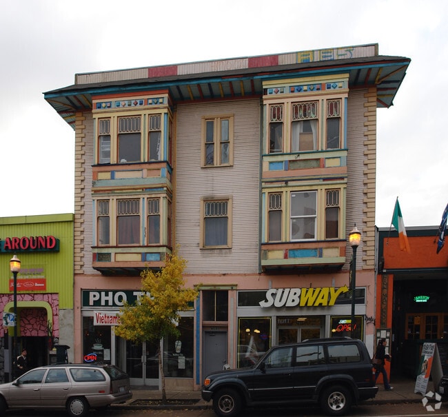 Building Photo - Doll House Apartments