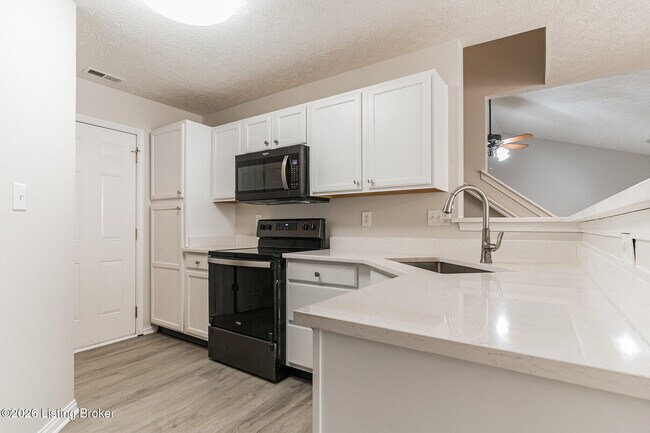 Building Photo - 7121 Blue Stream Ct