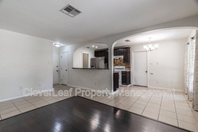 Building Photo - 9423 Cliff Way St