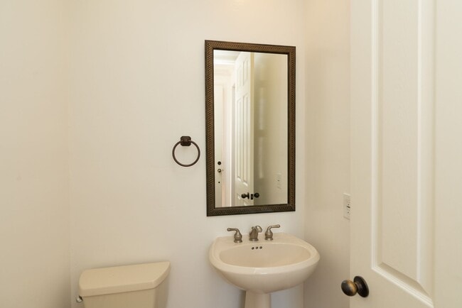 Building Photo - 3 Bedroom Townhome in Crown Point – Pacific Beach