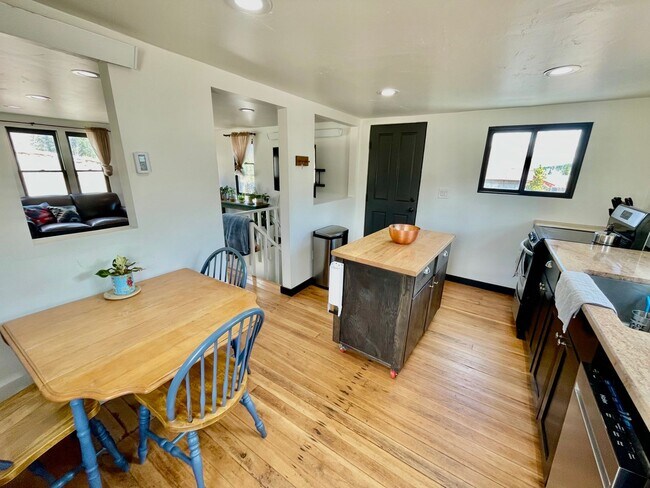 Building Photo - Main St! Storage and Parking! 20 minute dr...