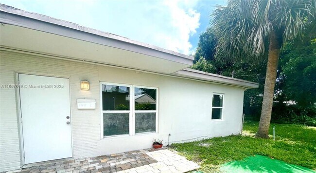 Primary Photo - 1004 SW 24th Ave