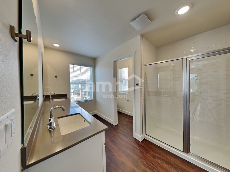 Building Photo - 4739 86th Ave NE