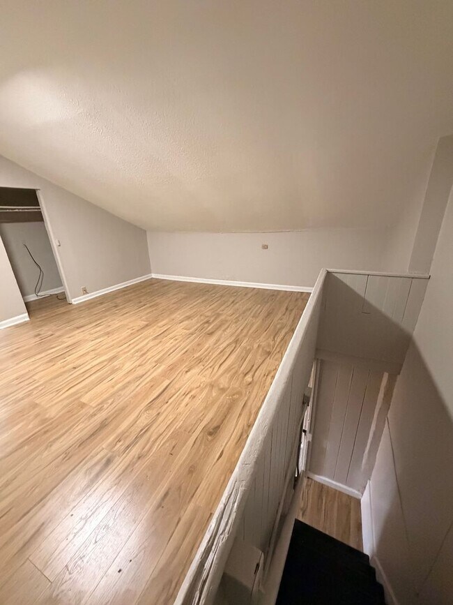 Building Photo - Gorgeous Updated 3 bedroom house!