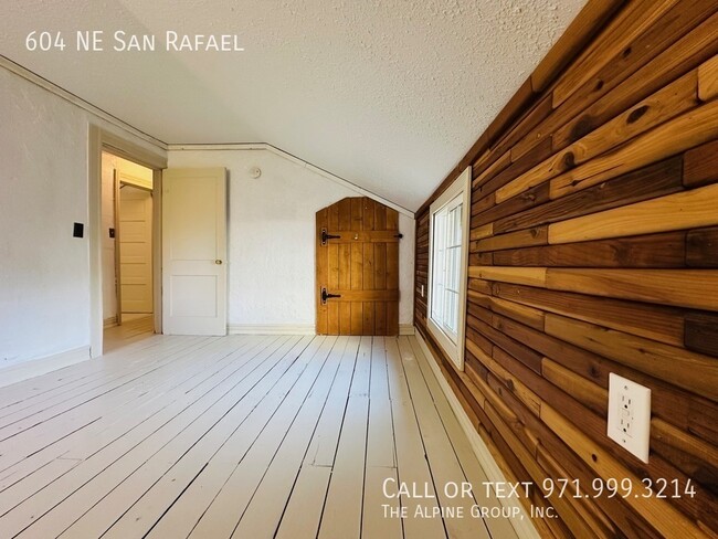 Building Photo - 604 NE San Rafael St