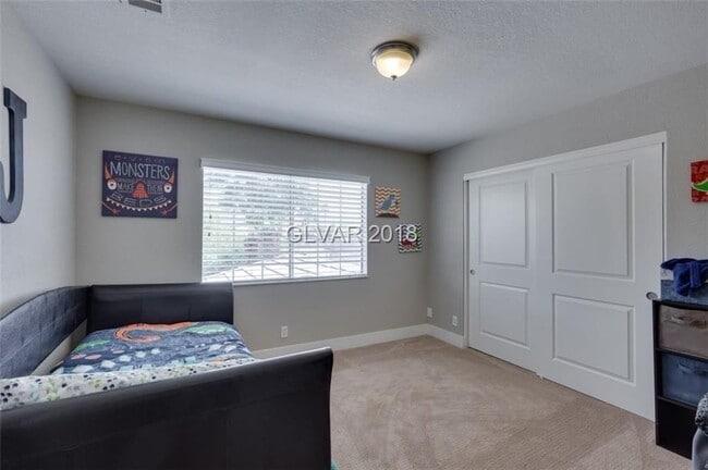 Building Photo - 6BD/5BA!! POOL/SPA!!