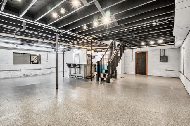 Building Photo - 5004 Holston Dr