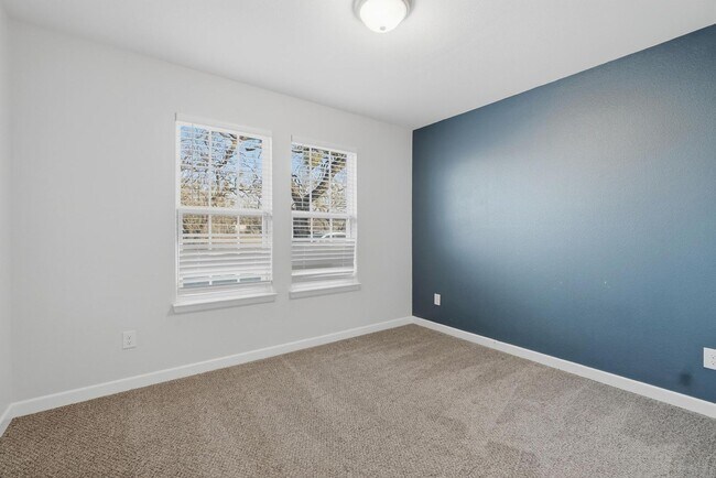 Building Photo - 2050 Lillius St