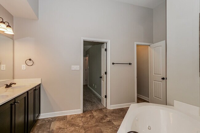 Building Photo - 7911 Hemlock Dr