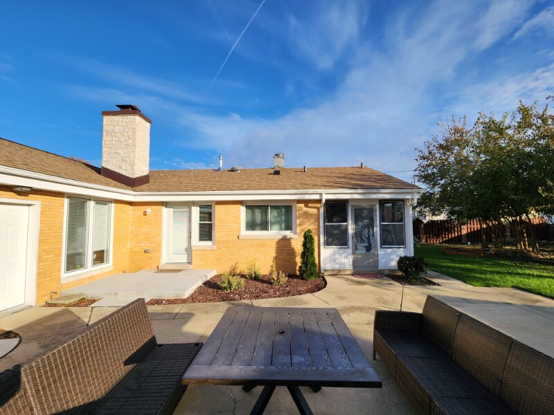Building Photo - 5015 N Oketo Ave