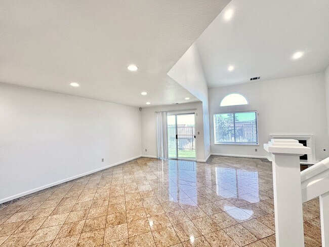 Building Photo - 4378 Conejo Dr