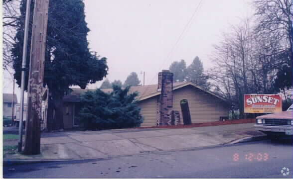 Building Photo - The Grove West