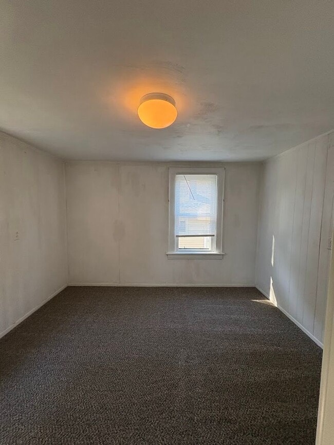 Building Photo - Four bedroom two bathroom home for rent