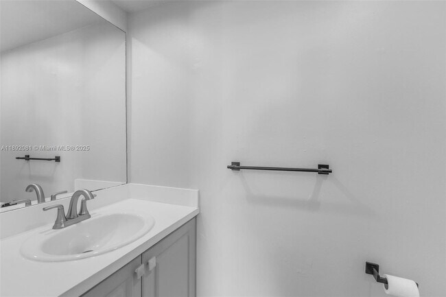 Building Photo - 15805 SW 91st Ct
