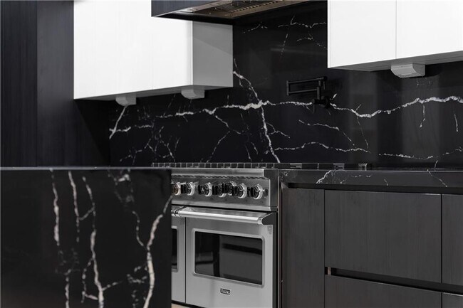 Building Photo - 409 Thunder Rd