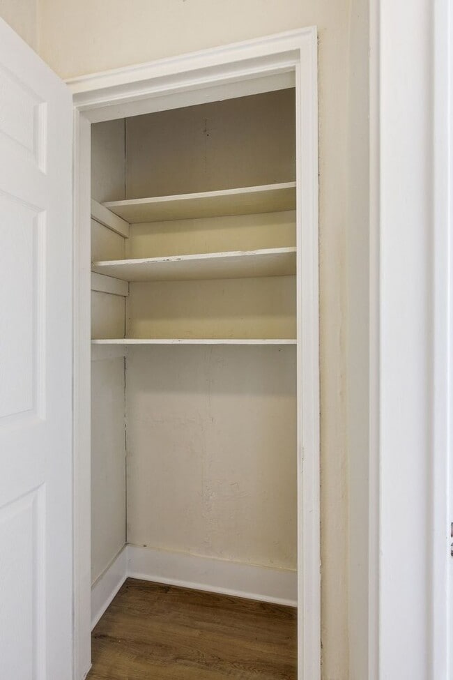 Building Photo - 116 Chester Ave