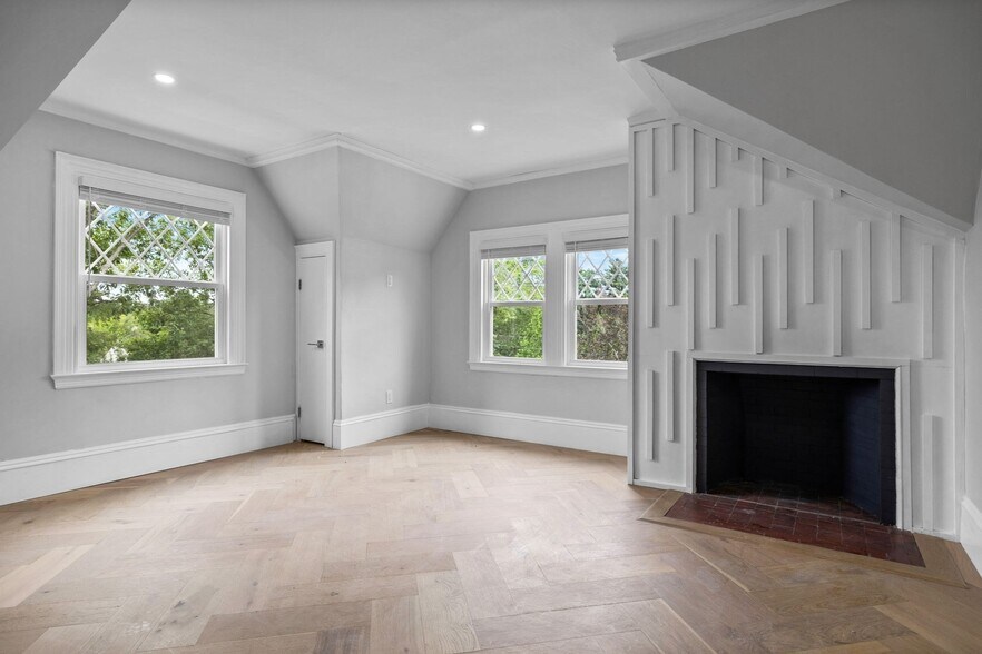 Building Photo - 476 Heath St