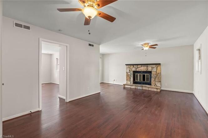 Building Photo - Room in House on Merry Oaks Trail