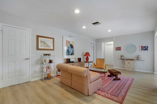 Building Photo - 85 Hickory Hill Rd