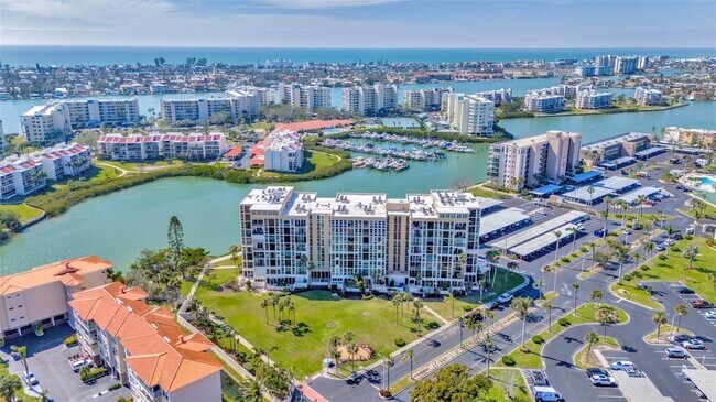 Building Photo - 7400 Sun Island Dr S