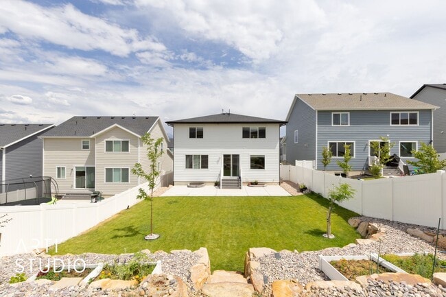 Building Photo - 2577 N Velvet Moon Dr