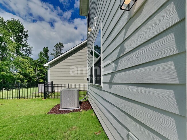 Building Photo - 611 Rivermist Dr