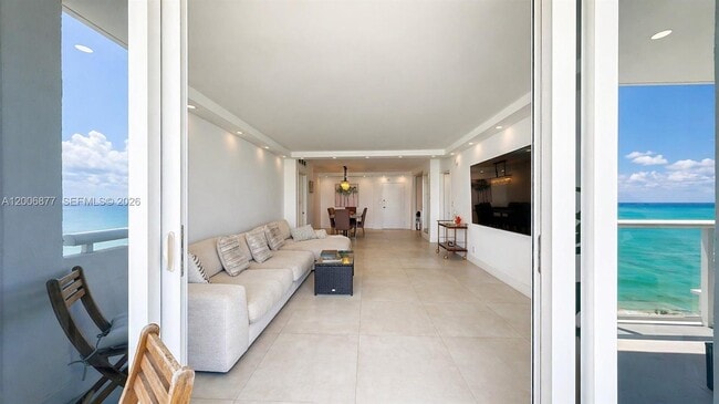 Building Photo - 3140 S Ocean Dr