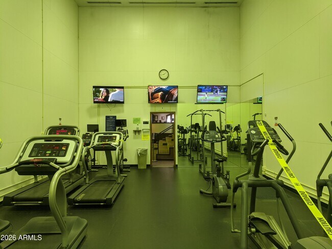 Building Photo - 1321 N Jamaica Way