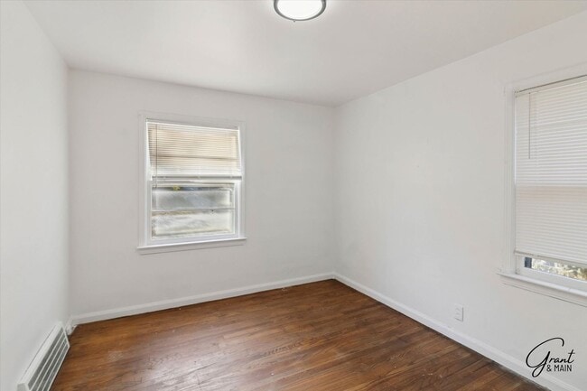 Building Photo - 3 bedroom ranch $1100