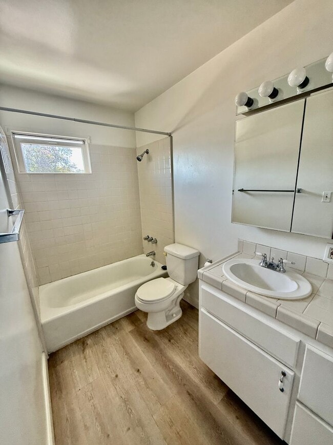 Building Photo - Charming Upstairs 1 Bedroom / 1 Bath Unit with Garage & Private Laundry