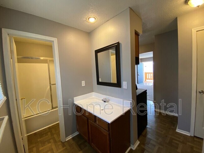 Building Photo - 561 N Somerset Terrace
