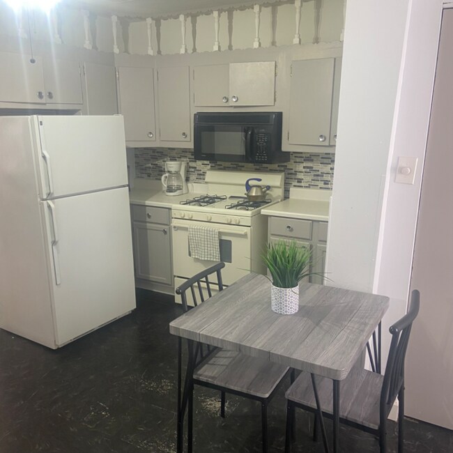 Building Photo - 2823 S Loomis St