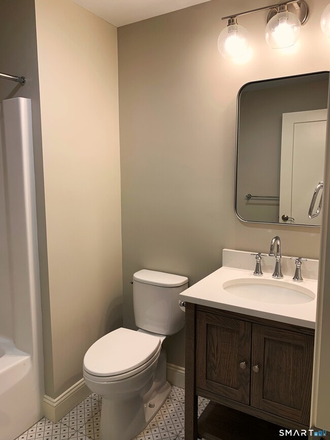 Building Photo - 502 Edgewater Cir