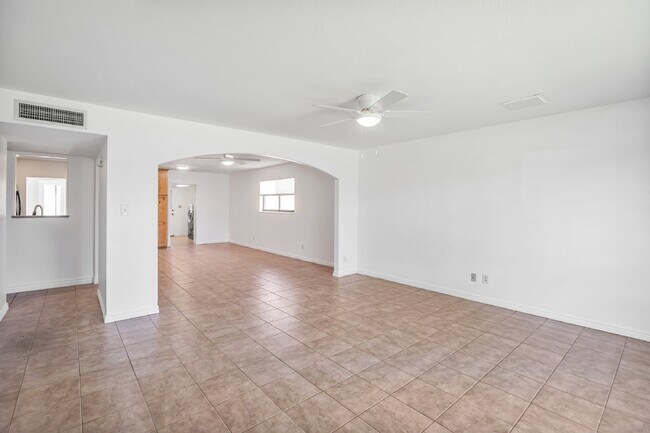 Building Photo - Lovely Old Town Scottsdale rental with private pool!